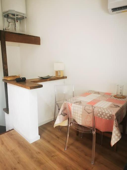 Appartement Avec Terrasse Saint-Martin-de-Brômes Buitenkant foto